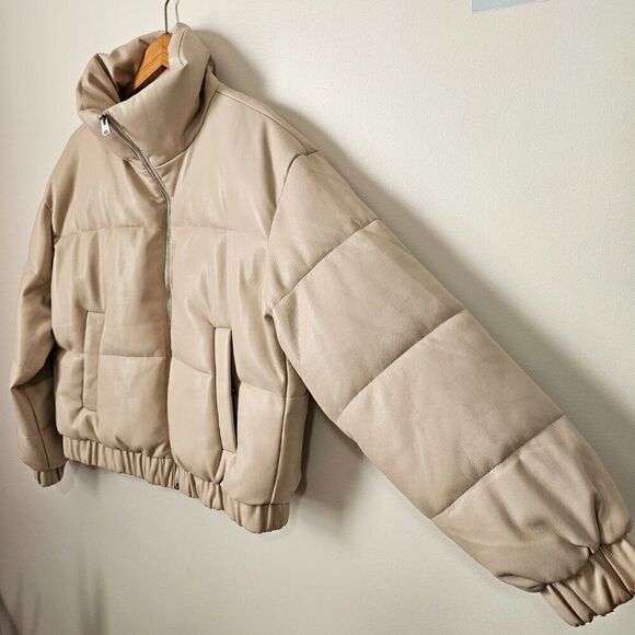 NWT ABERCROMBIE & FITCH BONE / CREAM PUFFER JACKET VEGAN LEATHER SIZE MED WMNS - Picture 3 of 16